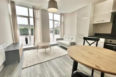 1 bed property, in Northwood House, £140,000