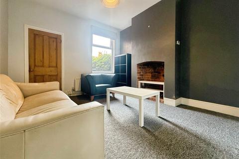 2 bed property, in Hartopp Road, £235,000