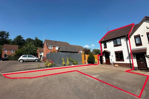 3 bed property, in Combroke Grove, £315,000