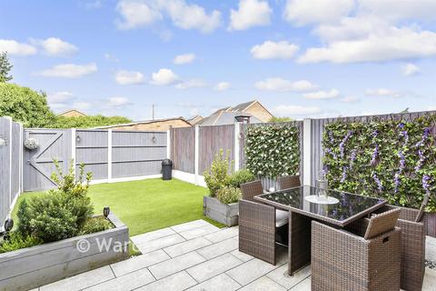 2 bed property, in Vincent Road, £260,000