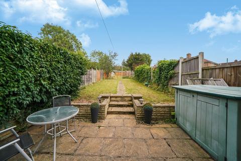 2 bed property, in Bankfoot Road, £445,000