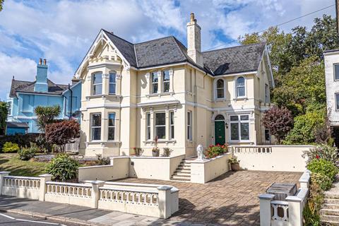 5 bed property, in St. Helens Road, £950,000