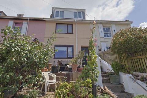 4 bed property, in Mount Pleasant Road, £245,000
