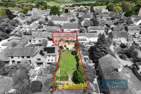 4 bed property, in Home Farm Cottage, £765,000