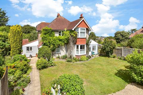 4 bed property, in The Avenue, £850,000