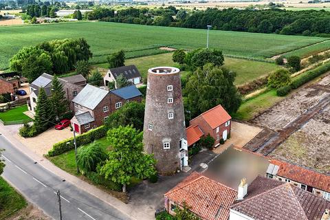 3 bed property, in Mill Lane, £475,000