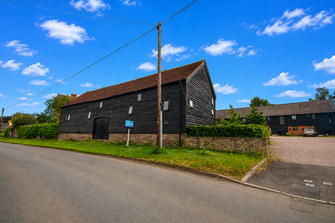 4 bed property, in Stocks Barn, £600,000