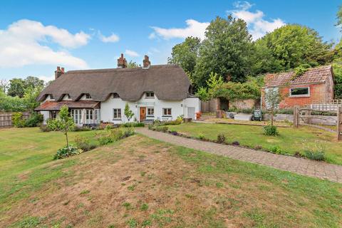5 bed property, in Leckford, £1,295,000