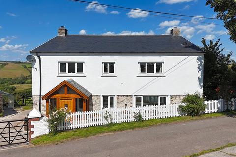 4 bed property, in Trecastle, £575,000