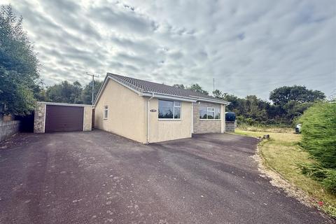 3 bed property, in Oakford, £250,000