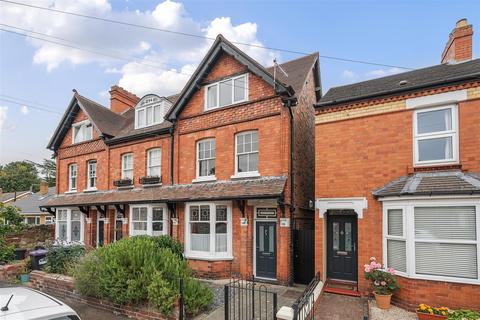 3 bed property, in 38 Percy Street, £220,000