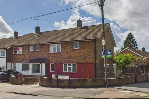 3 bed property, in Peascroft Road, £425,000