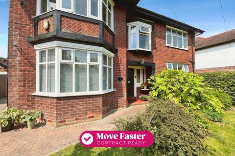 4 bed property, in The Paddock, £485,000
