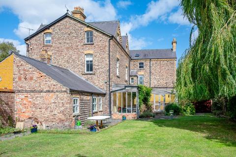 6 bed property, in Langton Road, £750,000