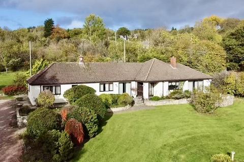 4 bed property, in Sterrys Lane, £775,000
