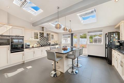 4 bed property, in Wells Road, £900,000