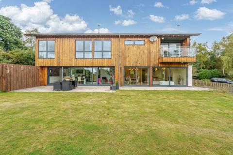 5 bed property, in Oxton, £585,000
