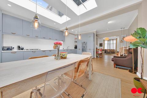 3 bed property, in Byron Avenue, £550,000
