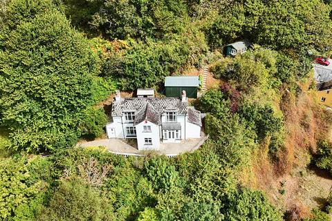 4 bed property, in Home Lane, £625,000