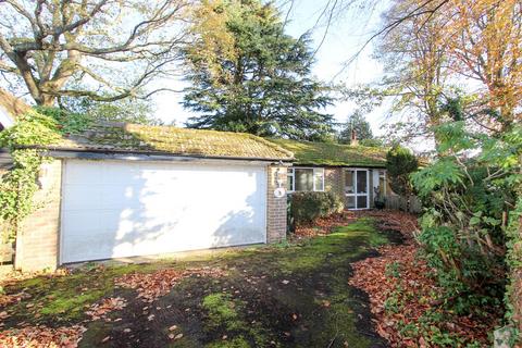 2 bed property, in Shrubland Road, £650,000