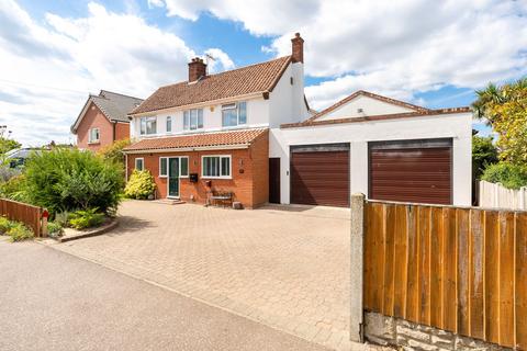 4 bed property, in North Road, £475,000