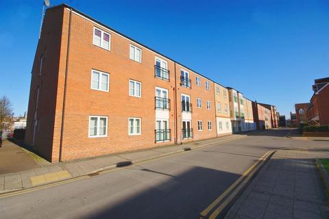 2 bed property, in Riverside Drive, £127,000