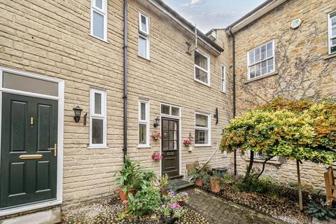 2 bed property, in Digby Road, £175,000