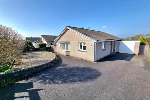 2 bed property, in Dunheved Fields, £300,000