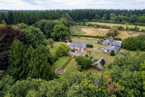 10 bed property, in Worcester Lodge & 3 Holiday Cottages, £1,500,000