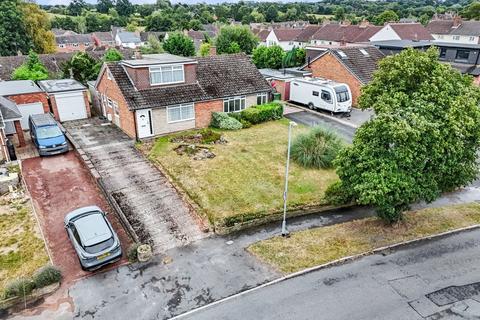 3 bed property, in Four Ashes Road, £350,000