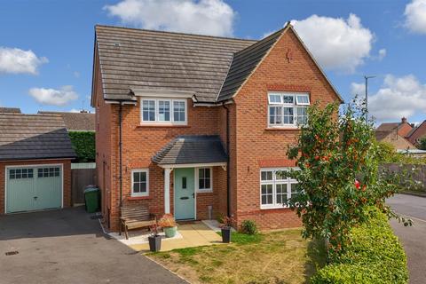 4 bed property, in Thorpe Road, £450,000