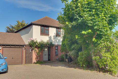 4 bed property, in Foxley Drive, £499,950