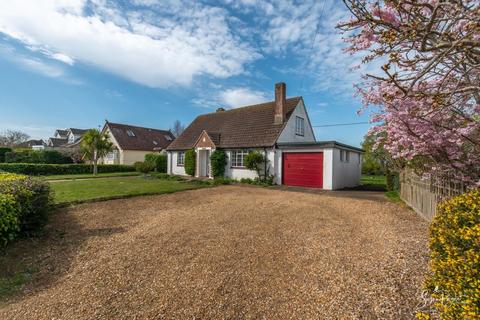 3 bed property, in Alverstone Road, £475,000