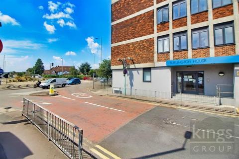 2 bed property, in Burlington House, £210,000