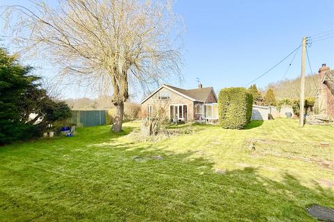 3 bed property, in Honing Road, £400,000