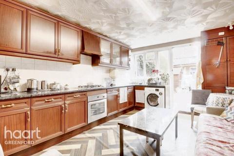 3 bed property, in Western Road, £475,000