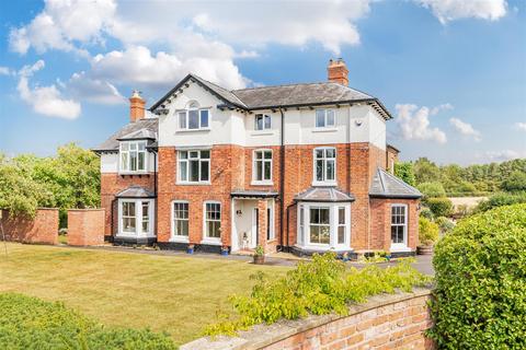 6 bed property, in Astley Lodge, £850,000