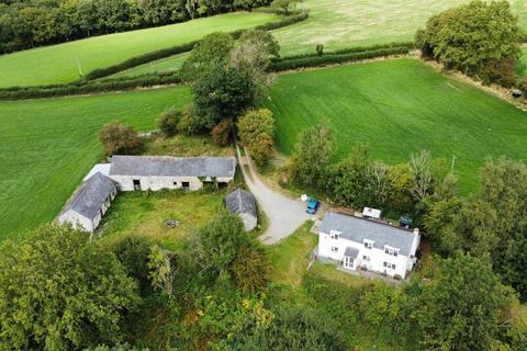 3 bed property, in Capel Madog, £595,000