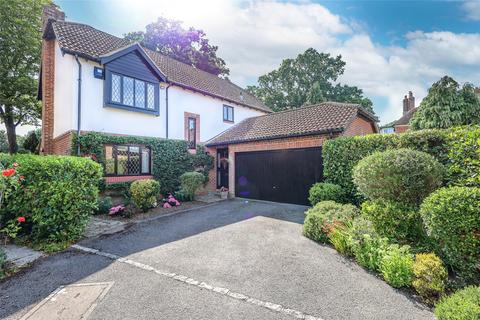 4 bed property, in Bishearne Gardens, £725,000