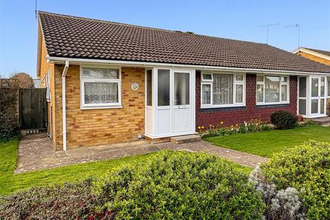 2 bed property, in The Winter Knoll, £325,000