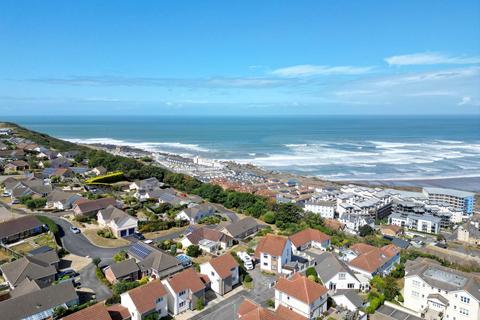 3 bed property, in Stanwell Drive, £315,000