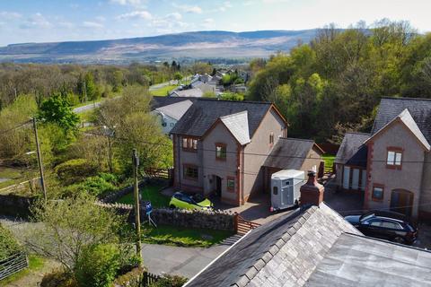 4 bed property, in Church Road, £438,000