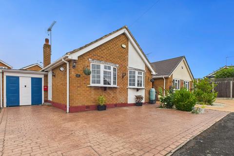 2 bed property, in Brocket Close, £250,000