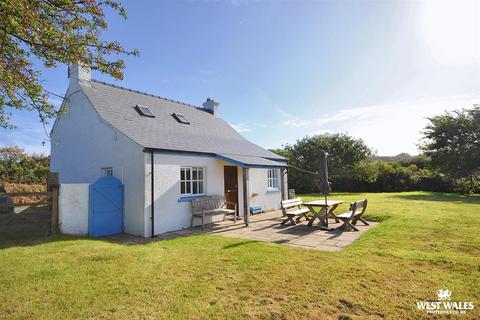 3 bed property, in Trefasser, £350,000