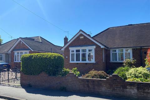2 bed property, in Oakdene, £260,000