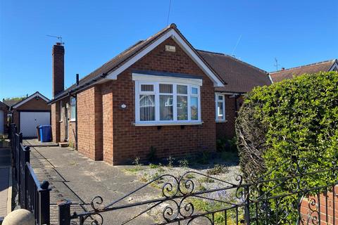2 bed property, in Oakdene, £260,000