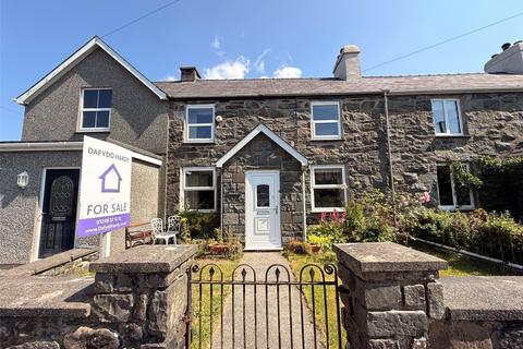 2 bed property, in Mynydd Llandygai, £145,000