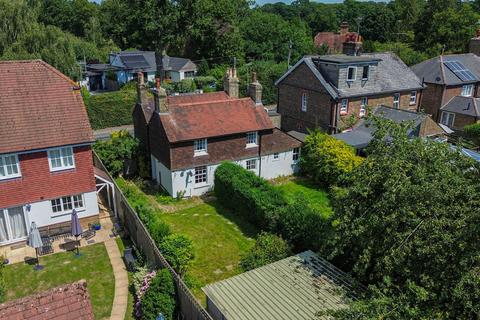 4 bed property, in Green Road, £500,000