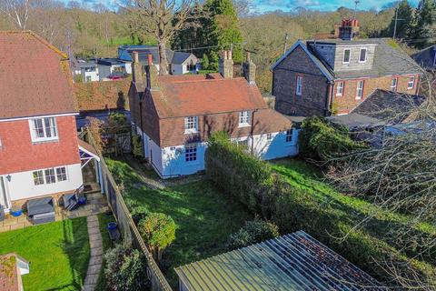 4 bed property, in Green Road, £500,000