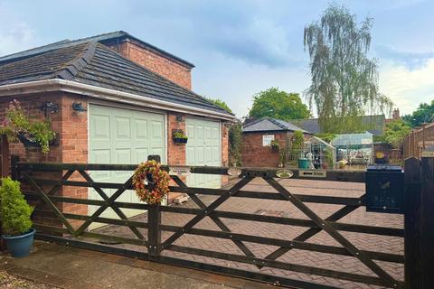 3 bed property, in Main Street, £389,950